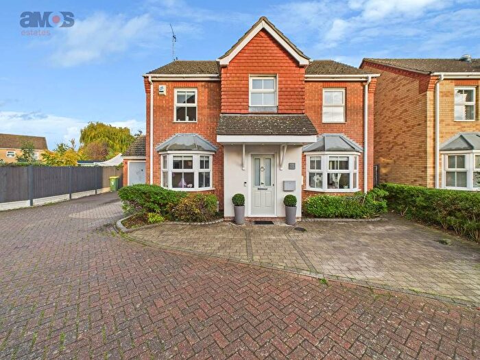 4 Bedroom Detached House For Sale In Rowan Close, Rayleigh, Essex, SS6