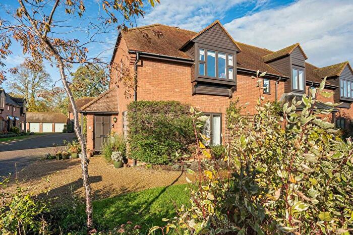 2 Bedroom Flat For Sale In Herringcote, Dorchester-On-Thames, OX10