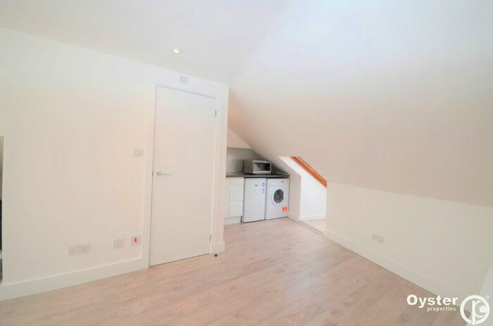 1 Bedroom Studio To Rent In West Green Road, London, N15