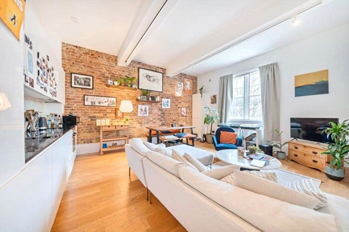 2 Bedroom Flat For Sale In Drapers Road, London, N17
