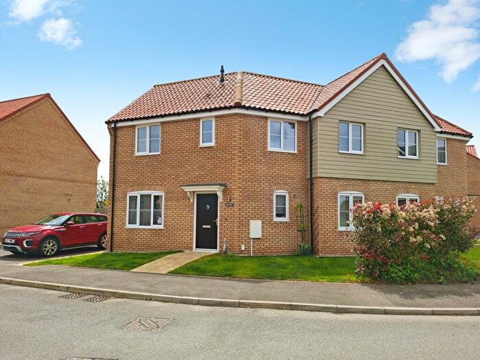 3 Bedroom Semi-Detached House For Sale In Balmoral Way, Holbeach, Spalding, PE12