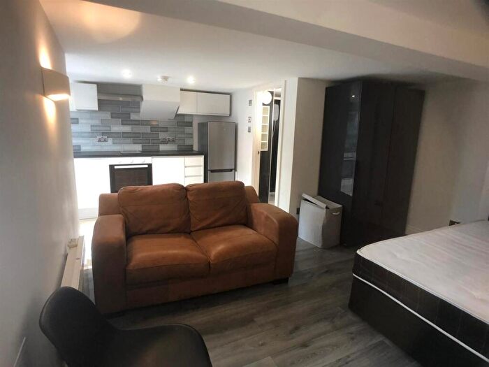 1 Bedroom Flat To Rent In The Flat Woodside Place, Burley, Leeds, LS4