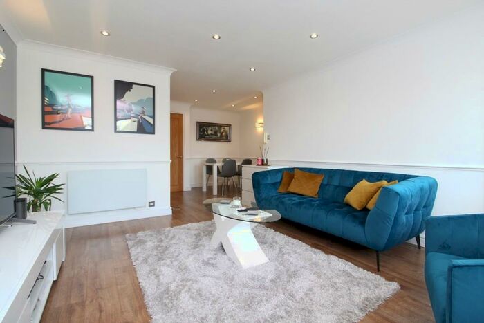 1 Bedroom Apartment To Rent In Maple Gate, Loughton, IG10