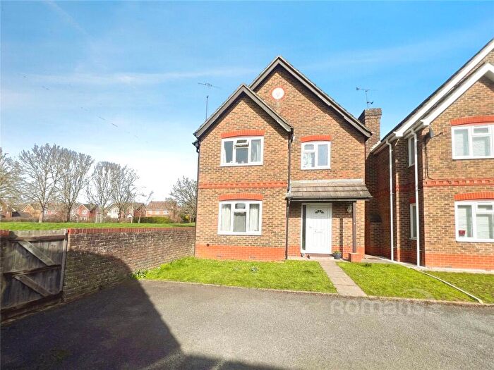 4 Bedroom Detached House To Rent In Oast Lane, Aldershot, Hampshire, GU11