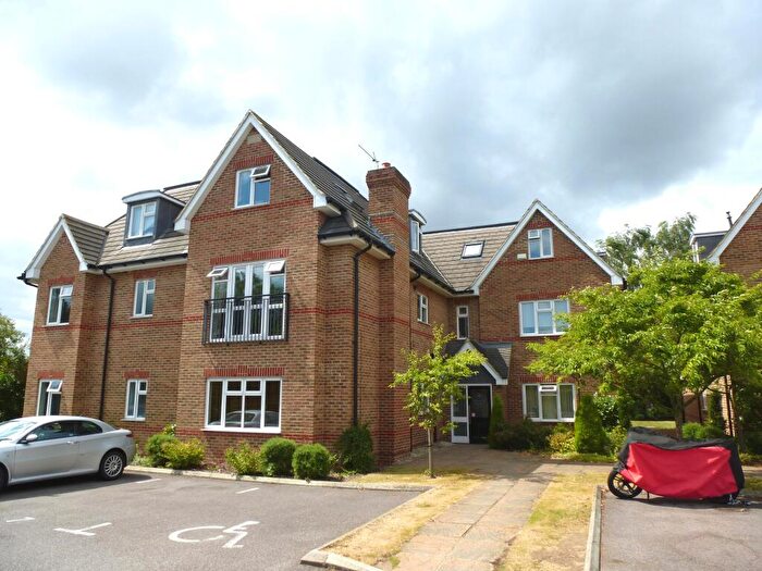 2 Bedroom Apartment To Rent In Shoppenhangers Road, Maidenhead, SL6