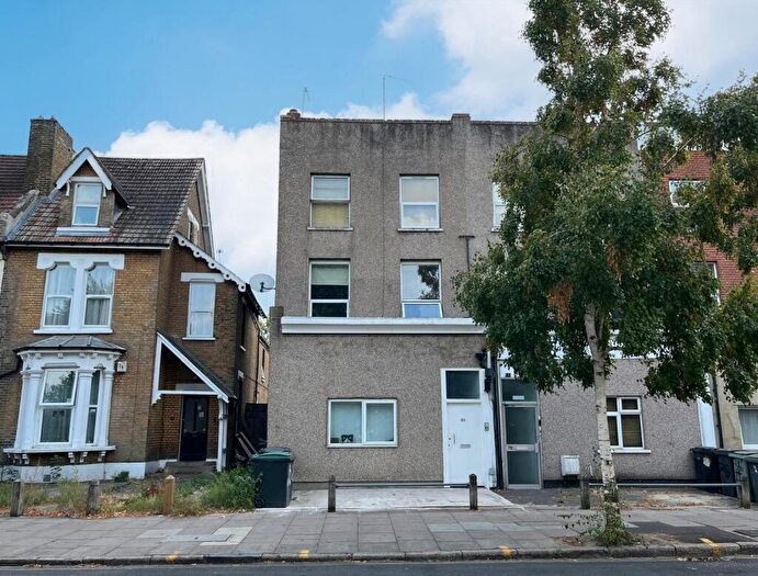 3 Bedroom Flat For Sale In Ground Floor Flat, Park Lane, Tottenham, London, N17