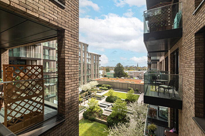2 Bedroom Apartment For Sale In Coster Avenue, London, N4