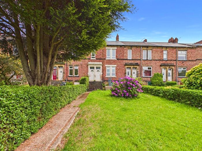 2 Bedroom Flat For Sale In Worley Avenue, Low Fell, Gateshead, NE9