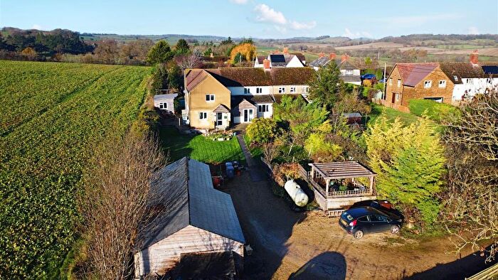 5 Bedroom Semi-Detached House For Sale In Swalcliffe Road, Banbury, Oxfordshire, OX15