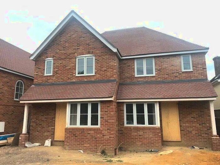 3 Bedroom Semi-Detached House To Rent In Beechwood Road, Knaphill, GU21