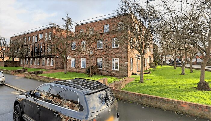 2 Bedroom Flat To Rent In Springwell Road, TW5