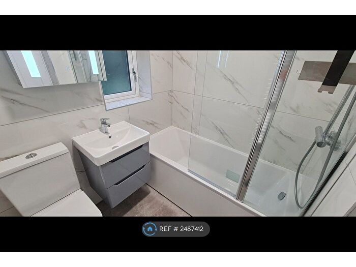 2 Bedroom Maisonette To Rent In Newbury Way, London, UB5