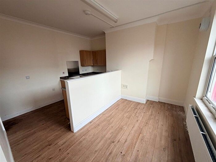 1 Bedroom End Of Terrace House For Sale In Arley Place, Leeds, LS12