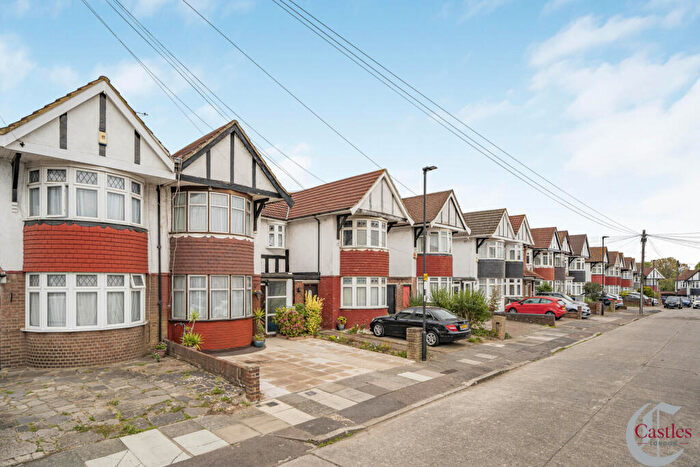 3 Bedroom House For Sale In Petersfield Close, N18