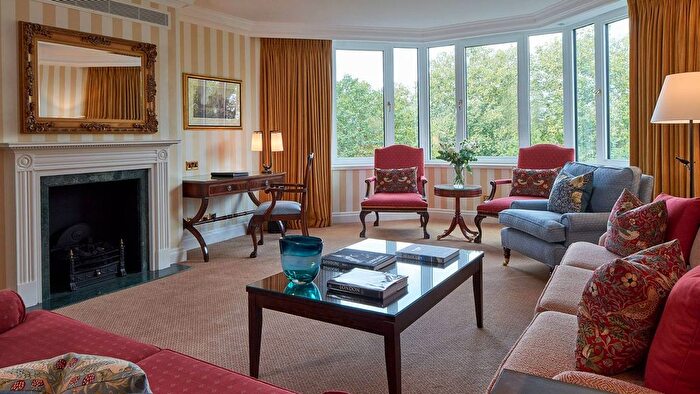 2 Bedroom Flat To Rent In Cheval Thorney Court, Kensington, London, W8