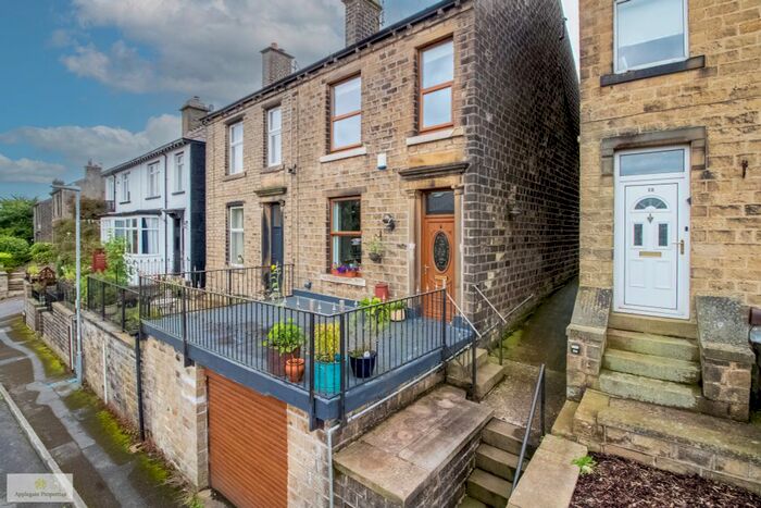 3 Bedroom Semi-Detached House For Sale In Lingards Road, Slaithwaite, Huddersfield, HD7