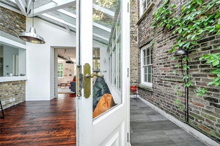 2 Bedroom Apartment To Rent In North End, Hampstead, NW3