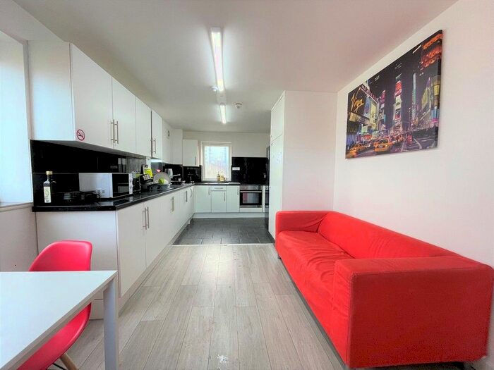 4 Bedroom Flat To Rent In Powell Street, Sheffield S3