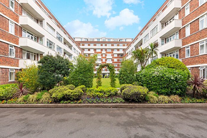 2 Bedroom Flat To Rent In Ormonde Court, SW15
