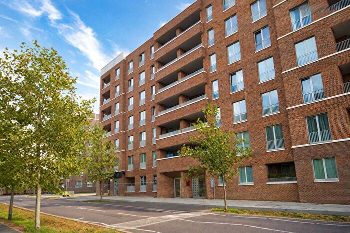 1 Bedroom Flat For Sale In Fielders Crescent, Barking, Essex, IG11