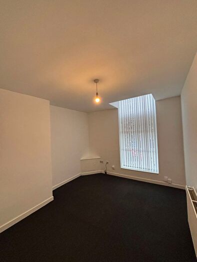 1 Bedroom Flat To Rent In Flat, Peel St, L8