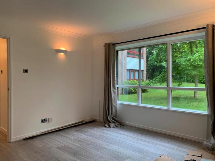 3 Bedroom Flat To Rent In Frobisher Court, Cleveland Road, London, W13