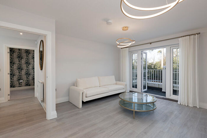 1 Bedroom Flat To Rent In Merrileas Drive, Oxshott, Leatherhead, KT22
