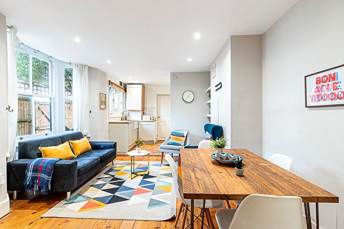 2 Bedroom Flat To Rent In Brixton Hill, London, SW2