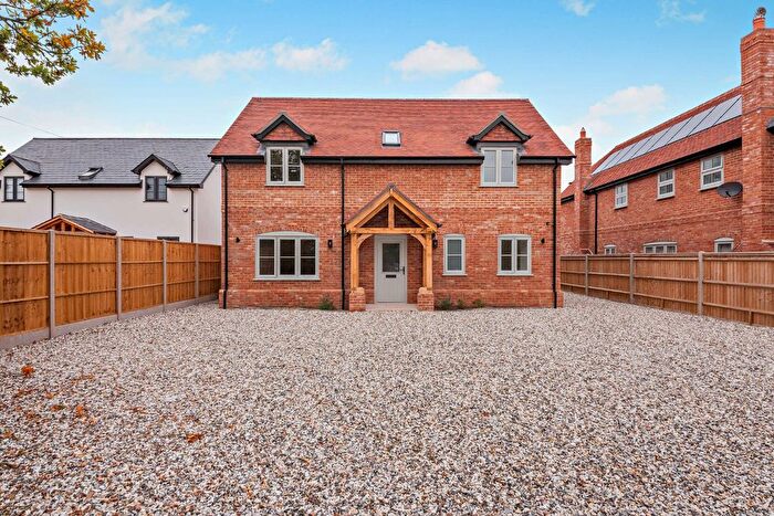4 Bedroom Detached House For Sale In Silchester Road, Little London, Tadley, Hampshire, RG26