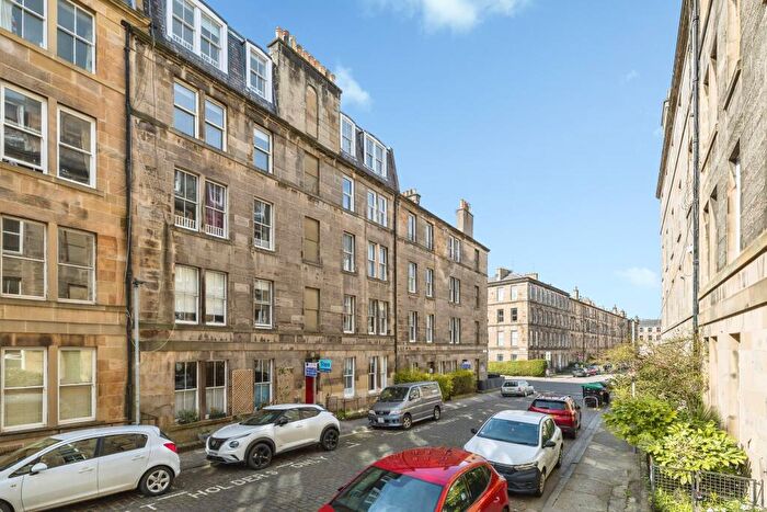 2 Bedroom Flat For Sale In South Oxford Street, Edinburgh, EH8