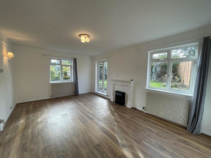 3 Bedroom Bungalow To Rent In Sandy Lane South, Wallington, SM6