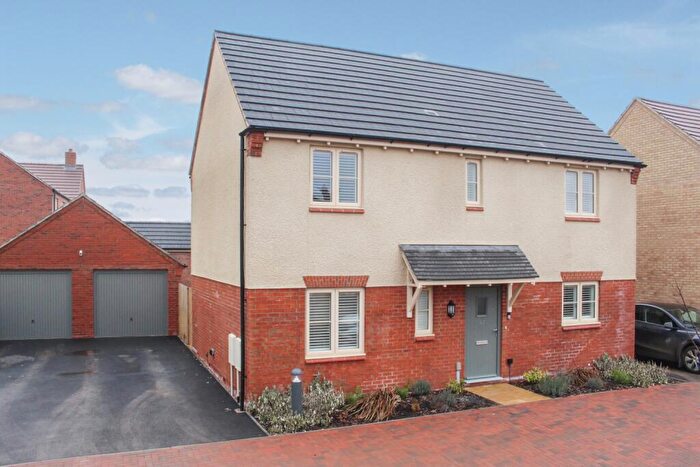 4 Bedroom Detached House For Sale In Seddon Gardens, Leighton Buzzard, LU7