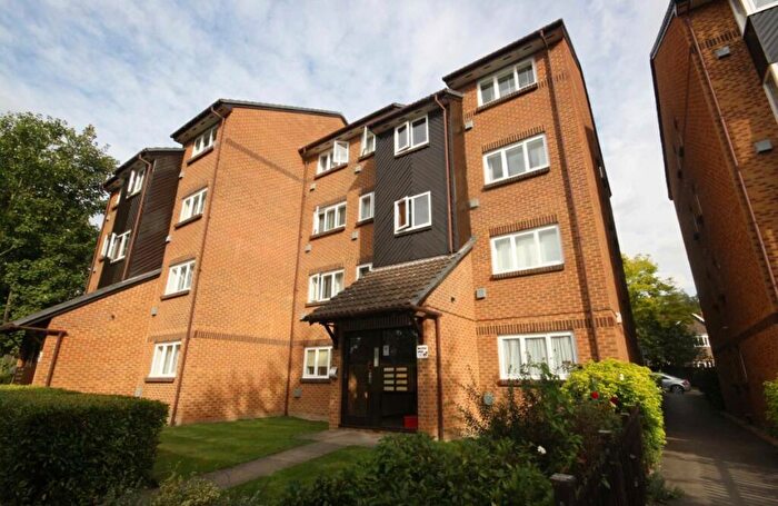 2 Bedroom Flat To Rent In Saxon Close, Surbiton, KT6