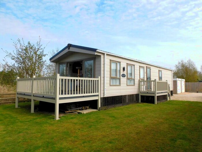 2 Bedroom Mobile Home For Sale In Heron Orchard Holiday Park, PE12