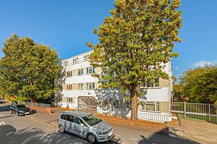 1 Bedroom Flat To Rent In Clevedon Court, Clive Road, London, SE21