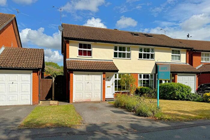 3 Bedroom Semi-Detached House To Rent In Snowberry Close, Wokingham, RG41