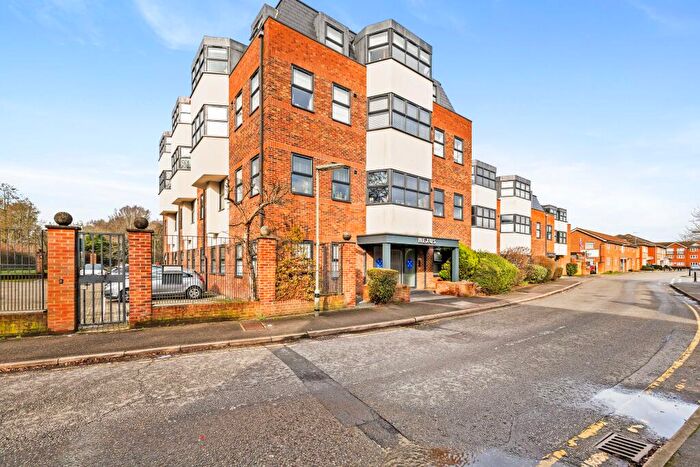 2 Bedroom Apartment For Sale In Ref: Gk - Gogmore Lane, Chertsey, KT16