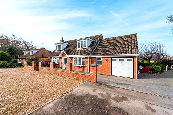 4 Bedroom Detached House For Sale In Dene Close, Woburn Sands, Milton Keynes, Bedfordshire, MK17