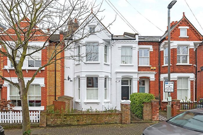 2 Bedroom Flat For Sale In Alderbrook Road, London, SW12