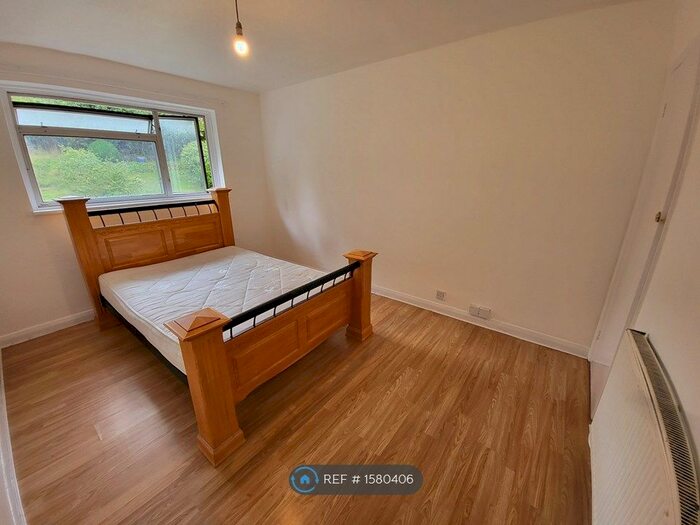 4 Bedroom Terraced House To Rent In Guildford Park Avenue, Guildford, GU2