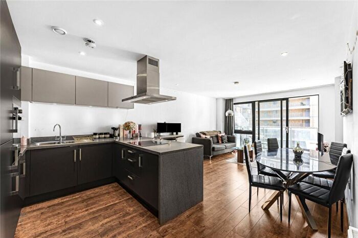 2 Bedroom Apartment To Rent In Lindfield Street, London, E14