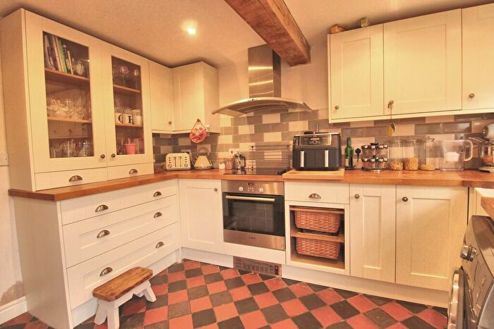 2 Bedroom Cottage For Sale In Sun Street, Potton, SG19