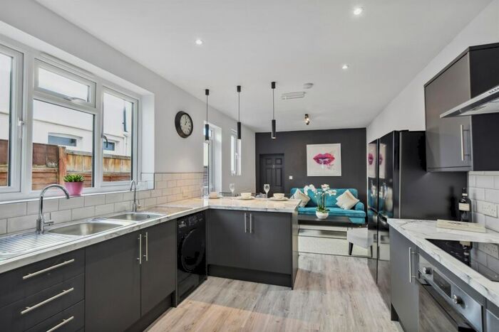 1 Bedroom Terraced House To Rent In Bedroom Terraced House In Southend On Sea, SS1
