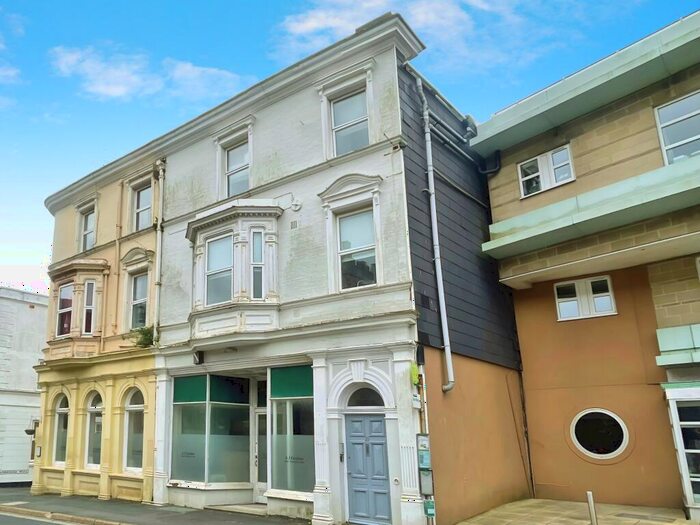 3 Bedroom Flat To Rent In Rex House, Church Street, PO38