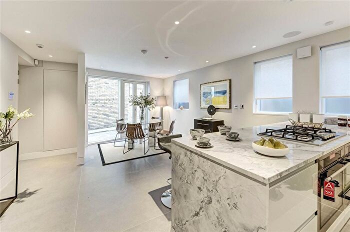 1 Bedroom Mews To Rent In Vernon Yard, London, W11