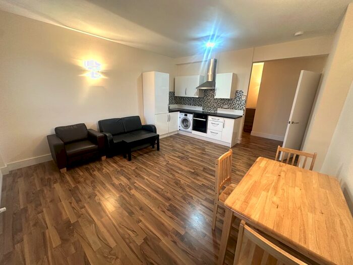 2 Bedroom Terraced House To Rent In Hillside House, - Friern Park, London, N12