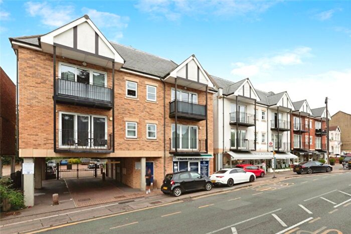 2 Bedroom Flat For Sale In Church Hill, Loughton, Essex, IG10