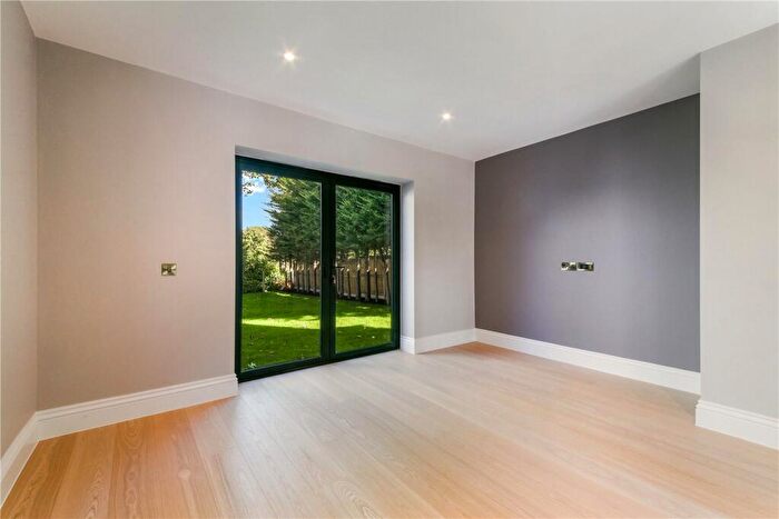 4 Bedroom Detached House For Sale In Gilhams Avenue, Banstead, Surrey, SM7