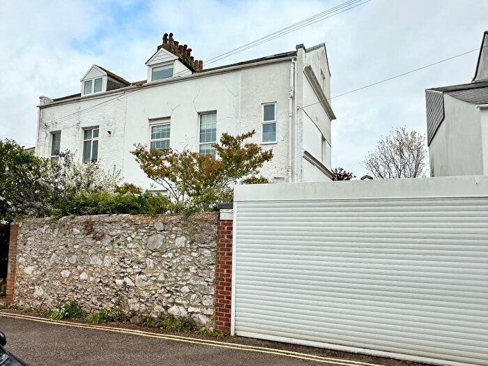 5 Bedroom Semi-detached Villa For Sale In Henrietta Place, Exmouth, EX8