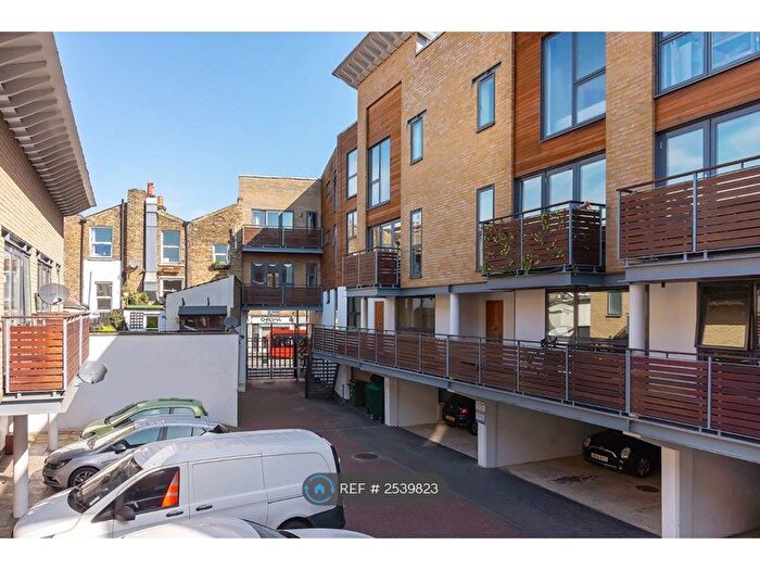 2 Bedroom Flat To Rent In Horseshoe Mews, London, SW2